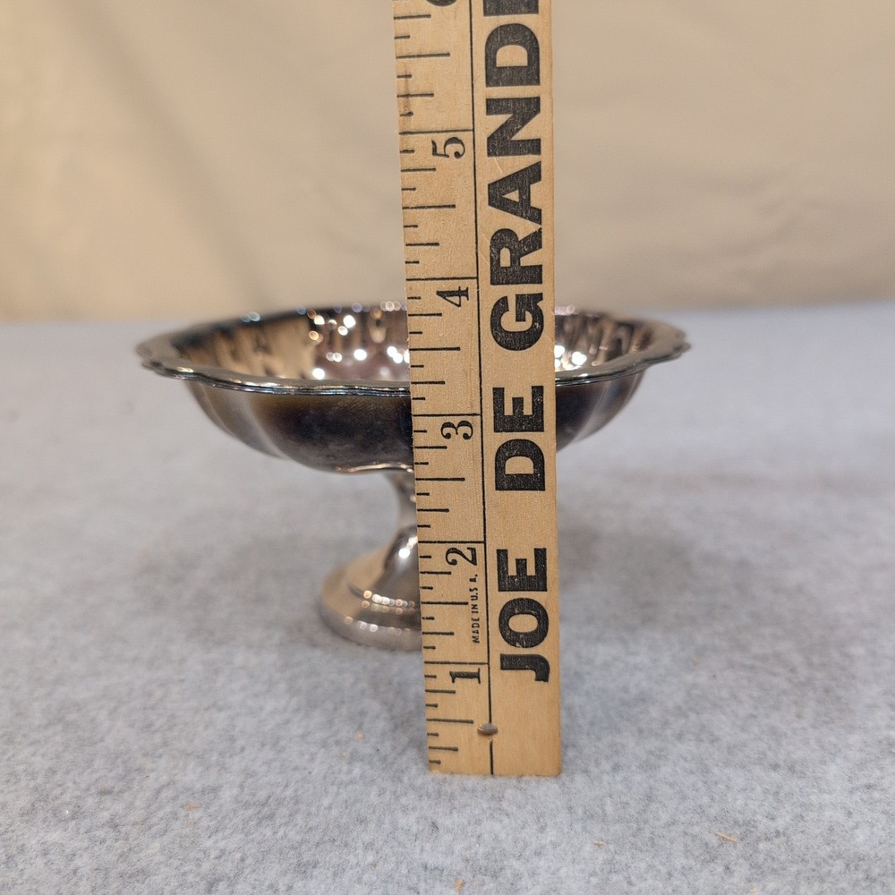 Vintage Silver Plated Scalloped Pedestal Candy Dish Made in USA Fluted Bowl - Picture 3 of 9